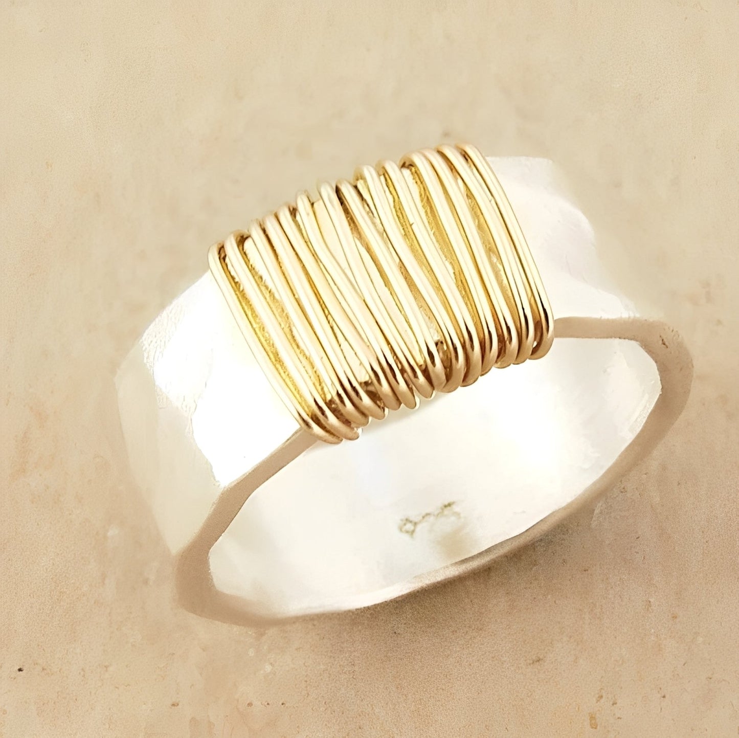 Maude – Anillo Plata y Hilos Dorados Vintage