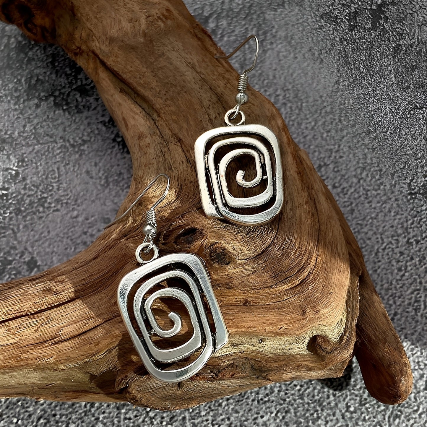 Kaia – Pendientes Boho en Plata con Diseño Espiral