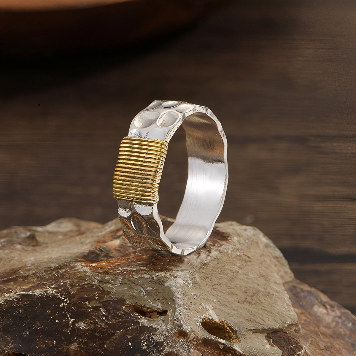 Cecile – Anillo de Plata Elegante con Hilos Dorados