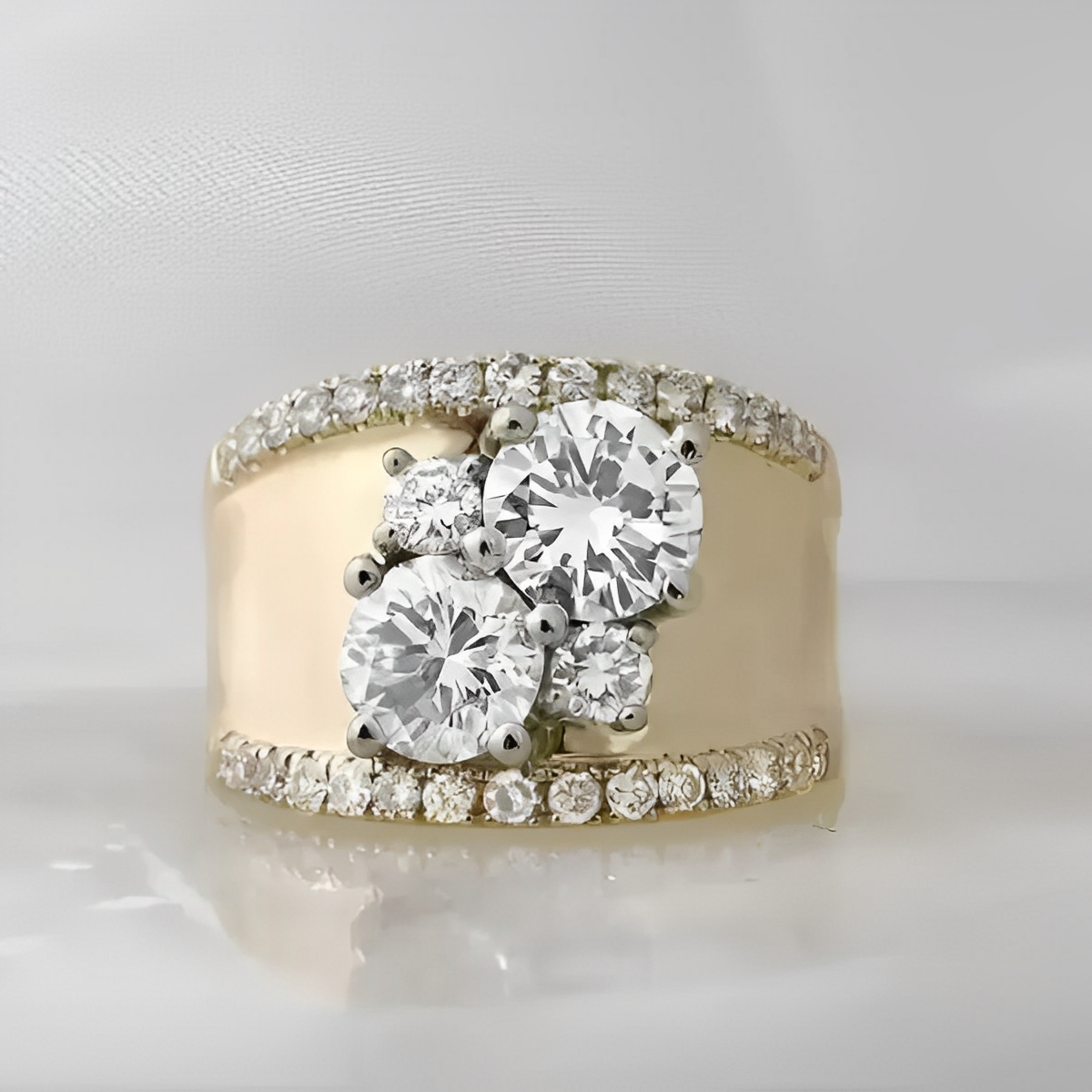 Leona – Anillo Dorado Vintage con Circonia Brillante