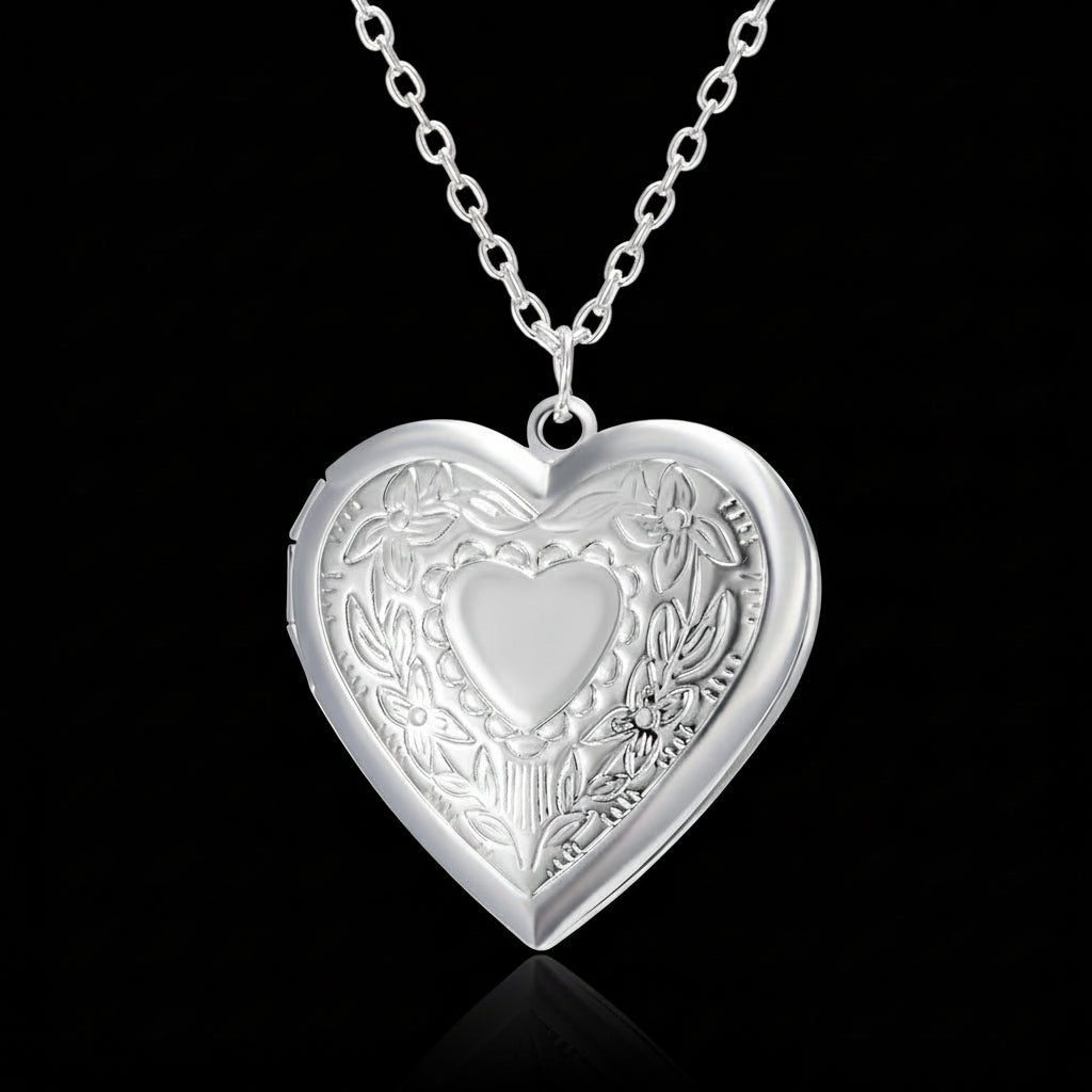 Brianna – Collar Relicario Corazón Elegante
