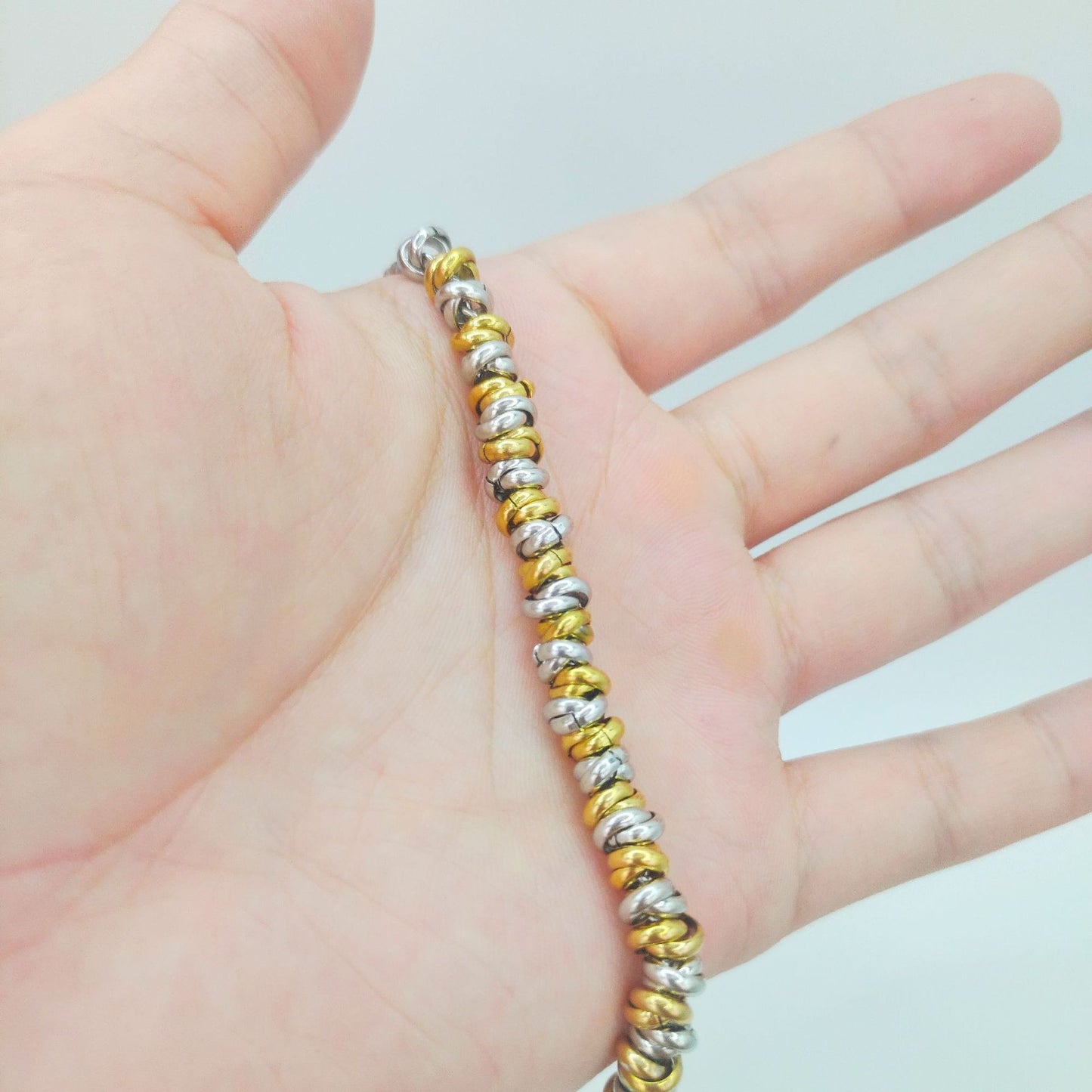 Anika – Pulsera Bicolor Trenzada con Cuentas