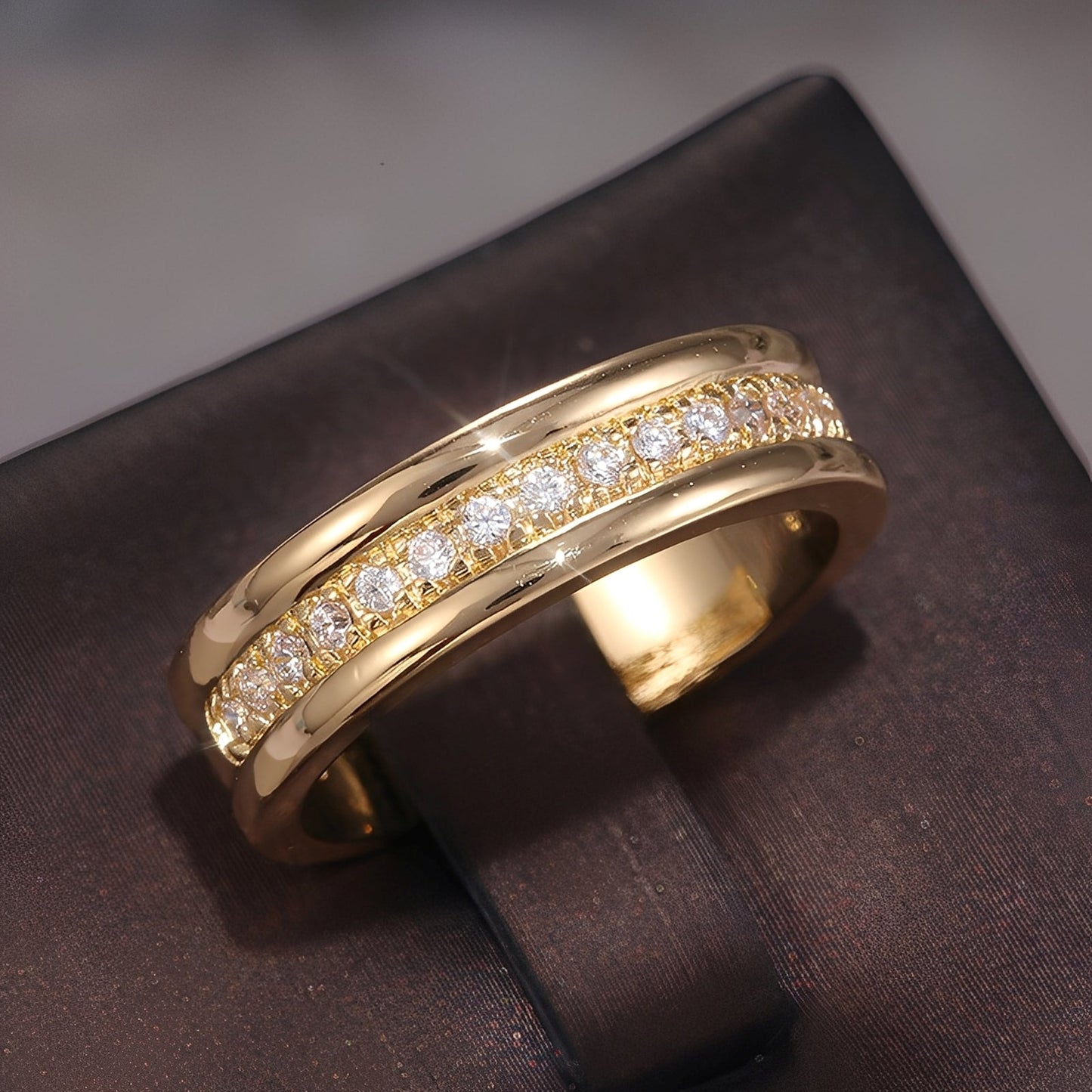 Sarah – Anillo Vintage en Zirconia Incrustada
