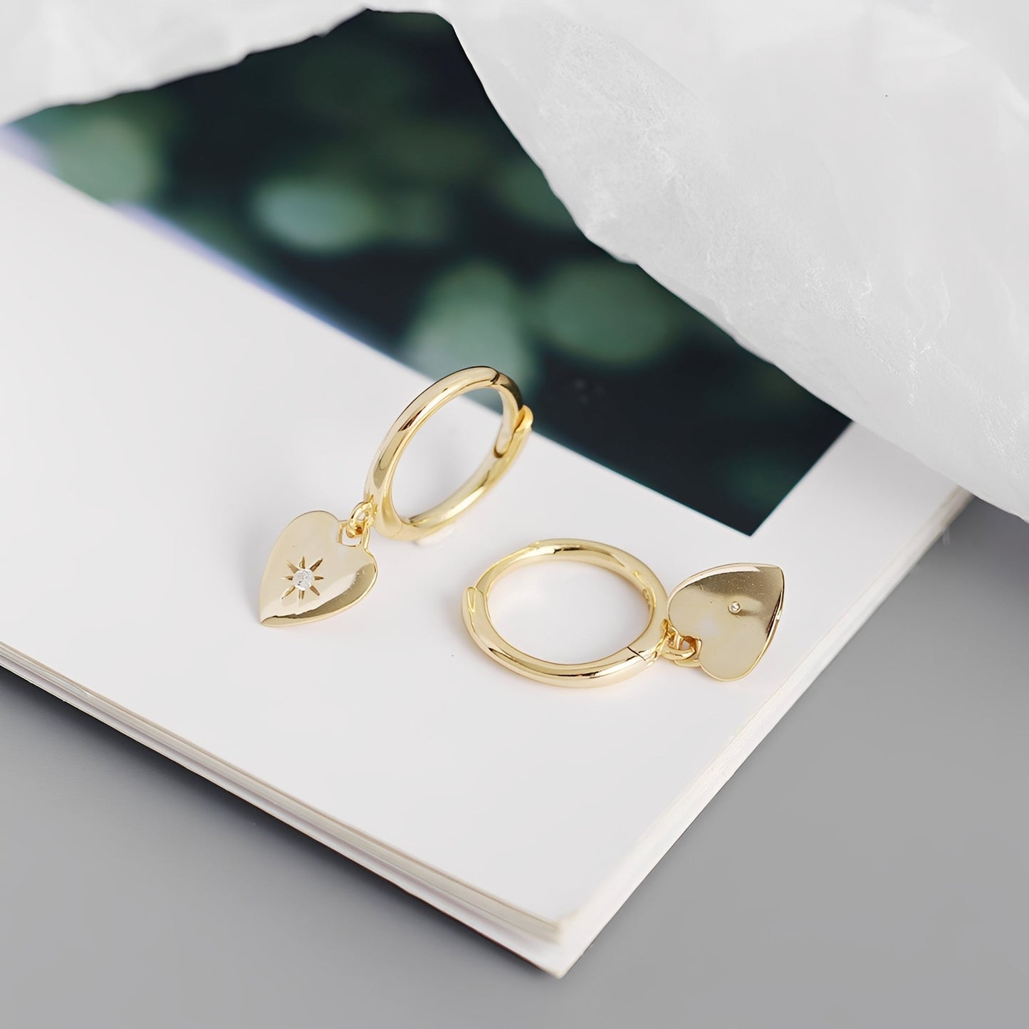 Zendy – Pendientes Metálicos Corazón Durazno