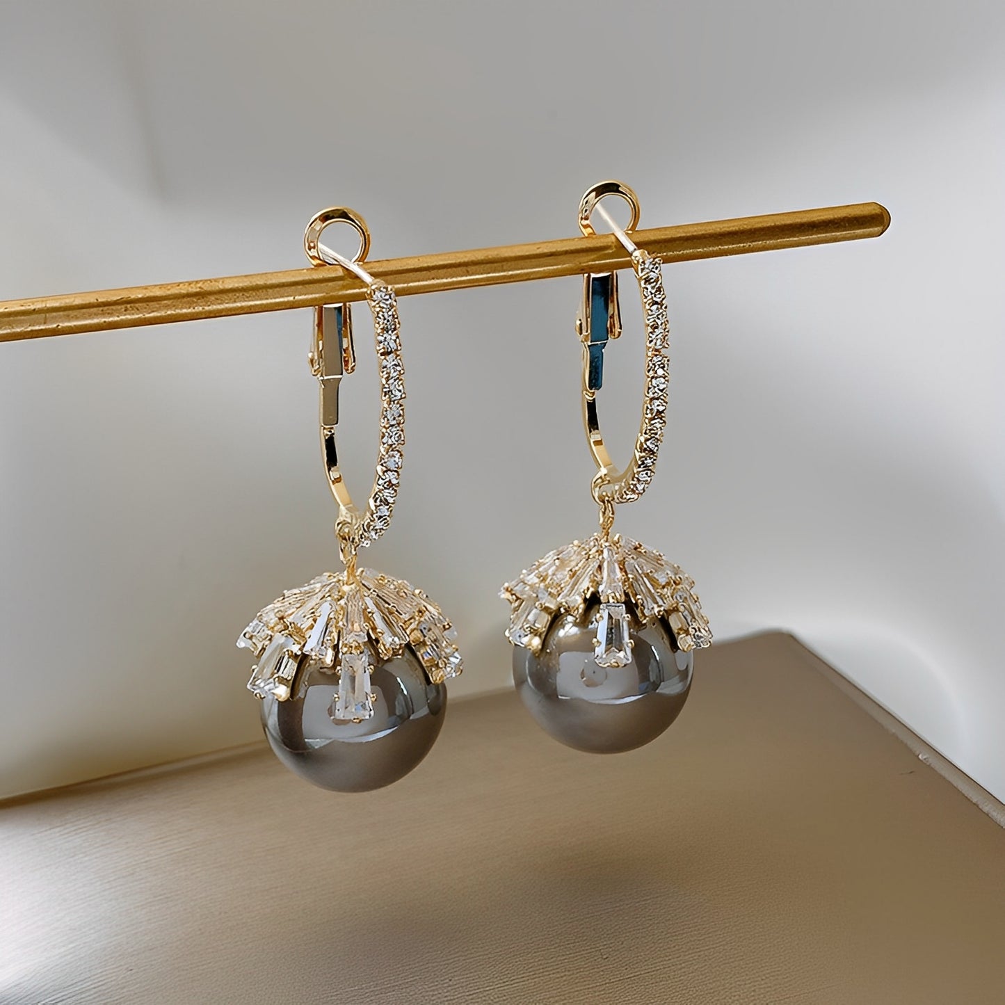 Malia – Pendientes con Perlas Blancas Elegantes