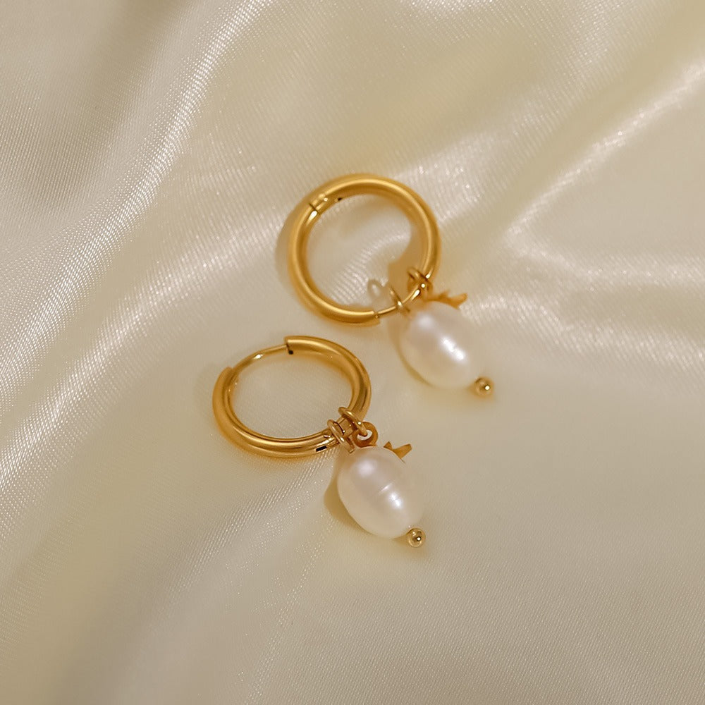 Silke – Pendientes Estrella y Perla de Agua Dulce Dorados
