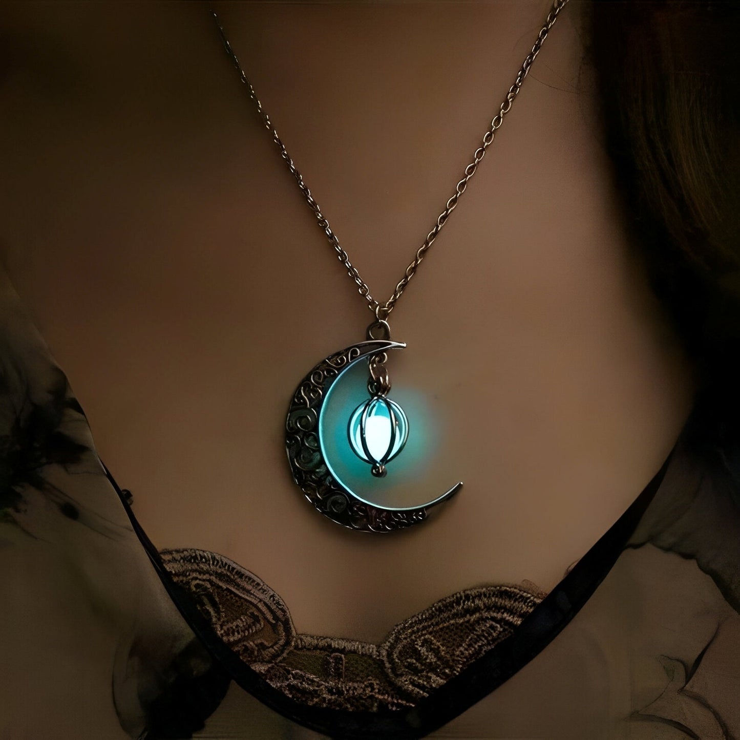 Bianca – Collar Luna Luminosa que Brilla en la Oscuridad
