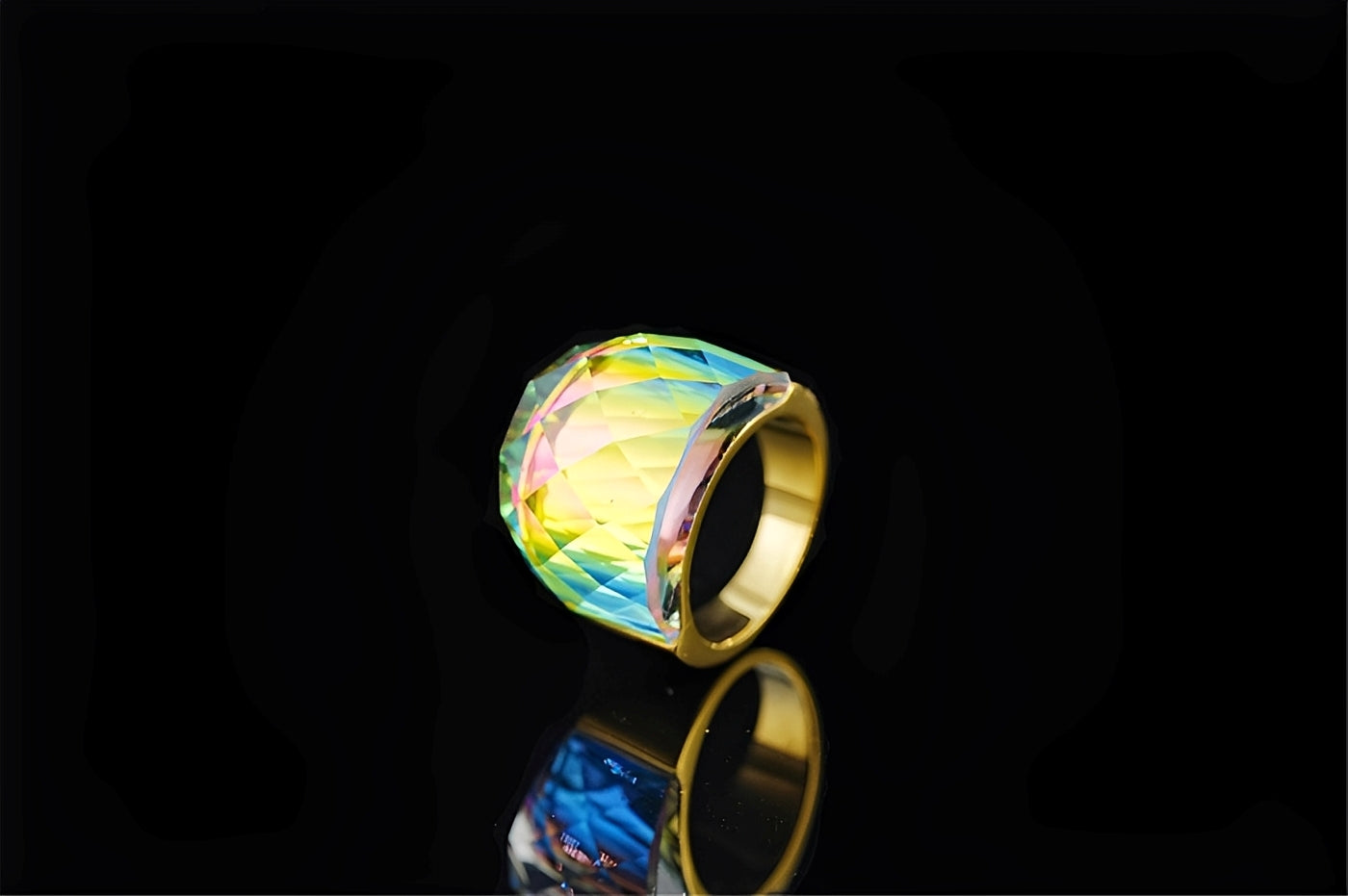Almie – Anillo Dorado Multicolor