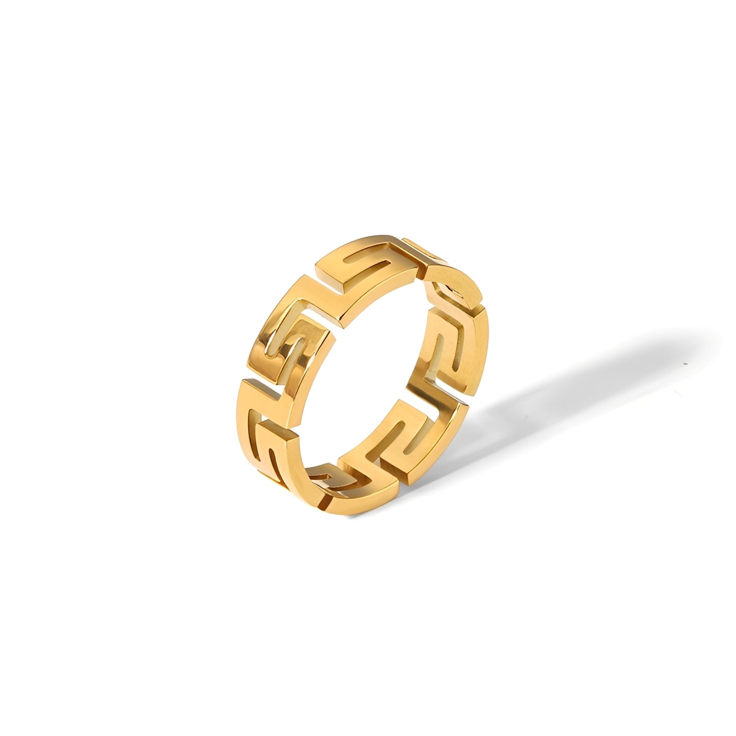 Kaila – Anillo Geométrico Calado de Acero Elegante