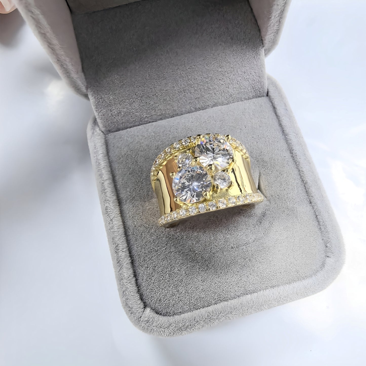 Leona – Anillo Dorado Vintage con Circonia Brillante