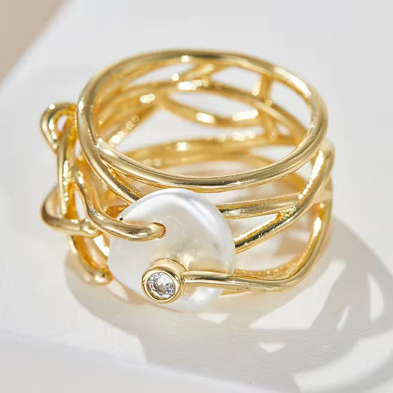 Elvyna – Anillo Fino Vintage Dorado y Perla
