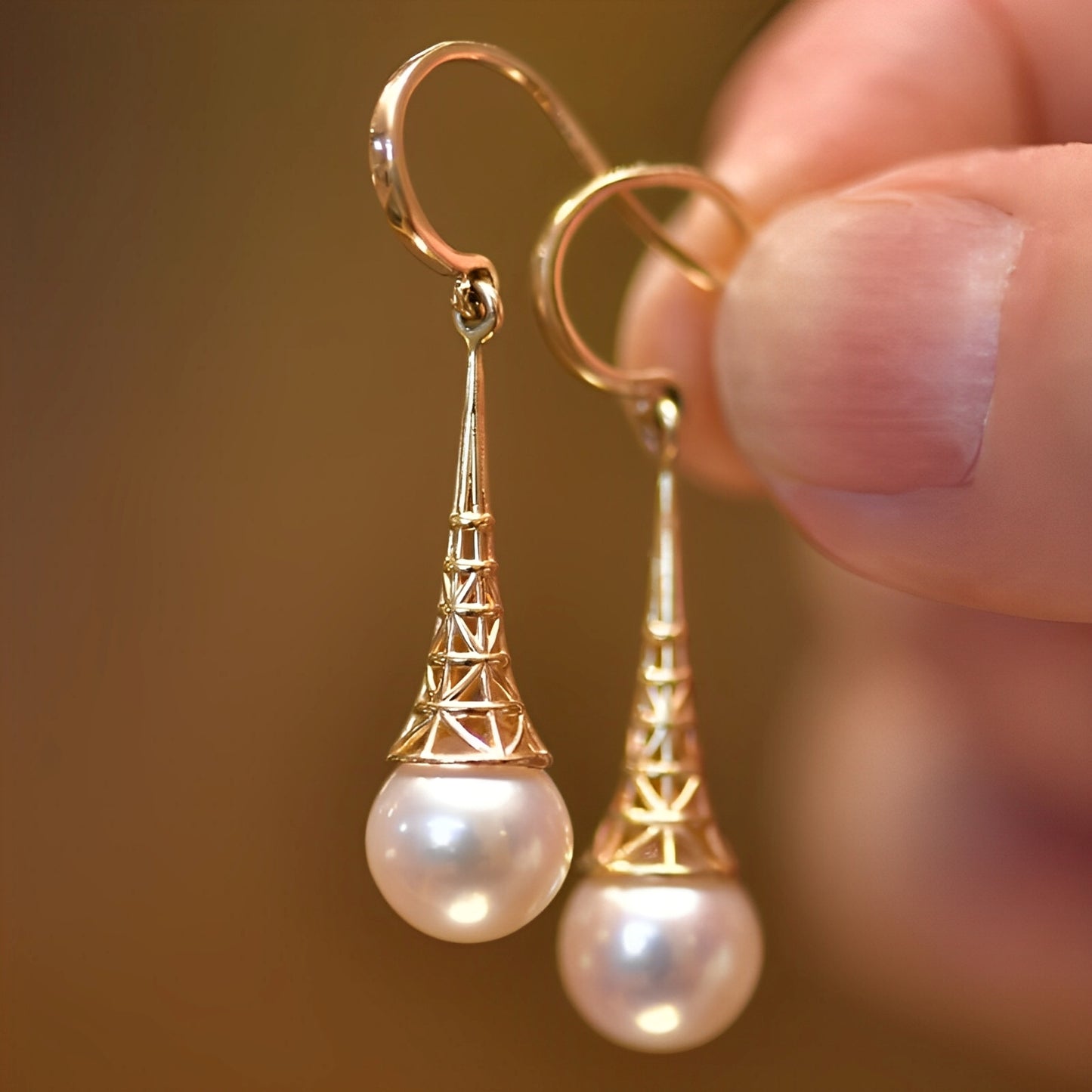 Feliza – Pendientes Vintage Dorados con Perlas Colgantes