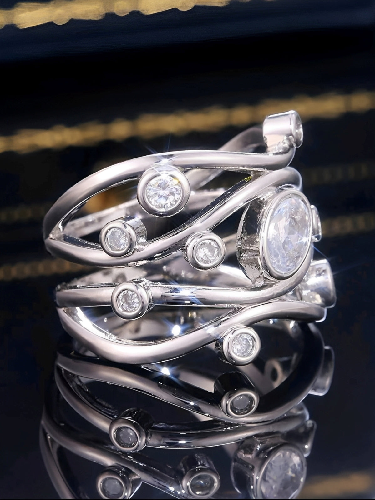 Inara – Anillo Vintage Plateado con Circonita Irregular