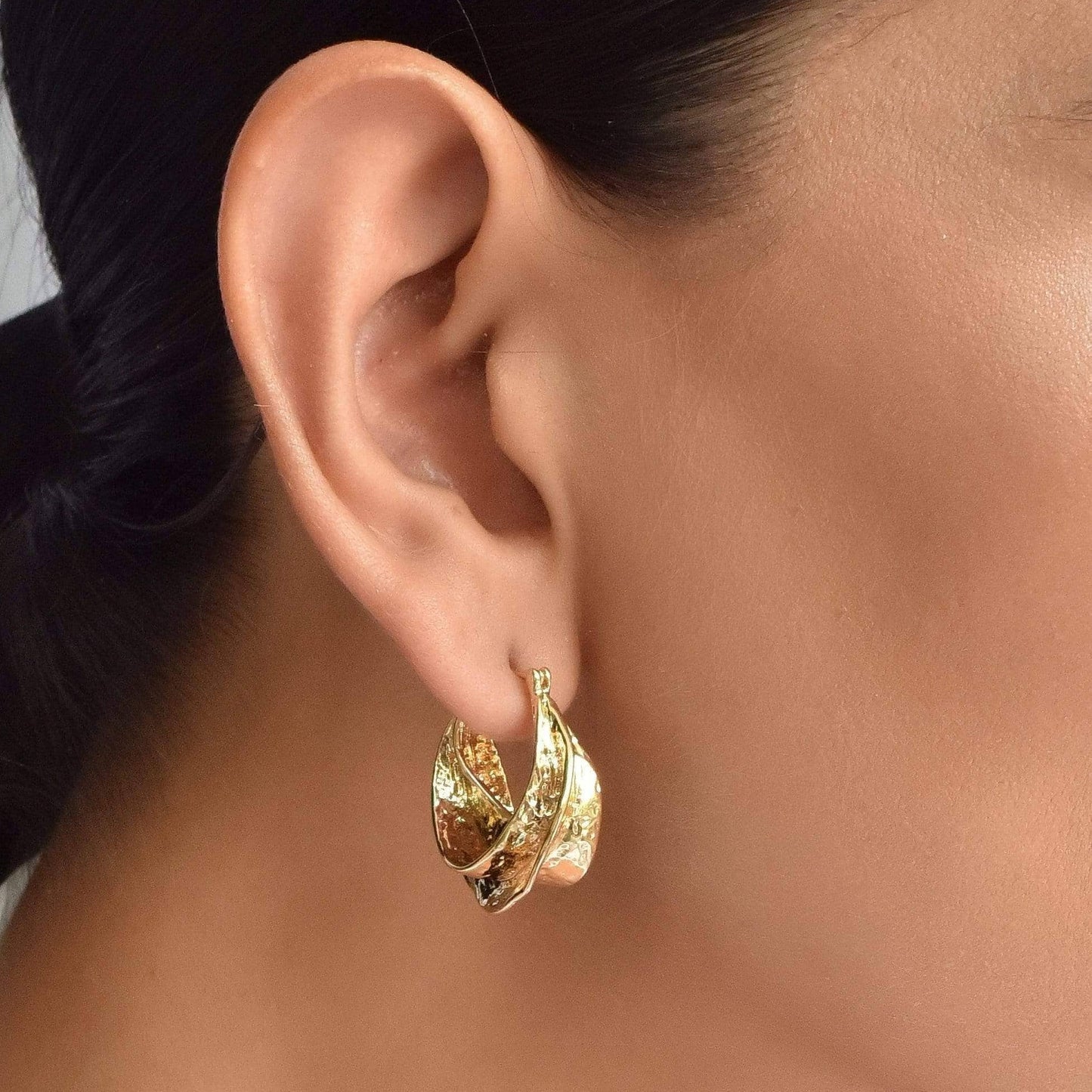 Klarissa – Pendientes Aro Curvo Elegante