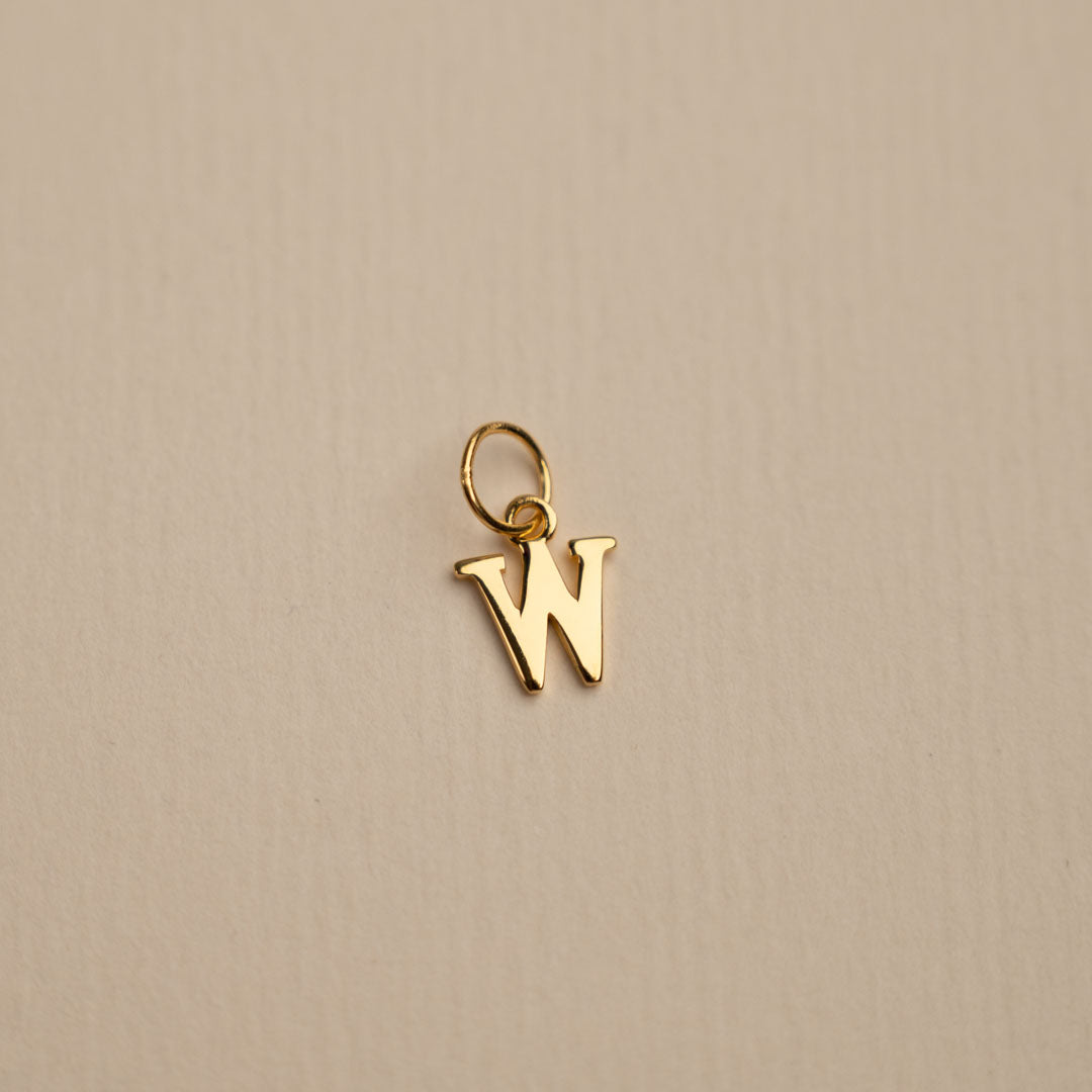 Sabrina - Colgante de Letra en Oro