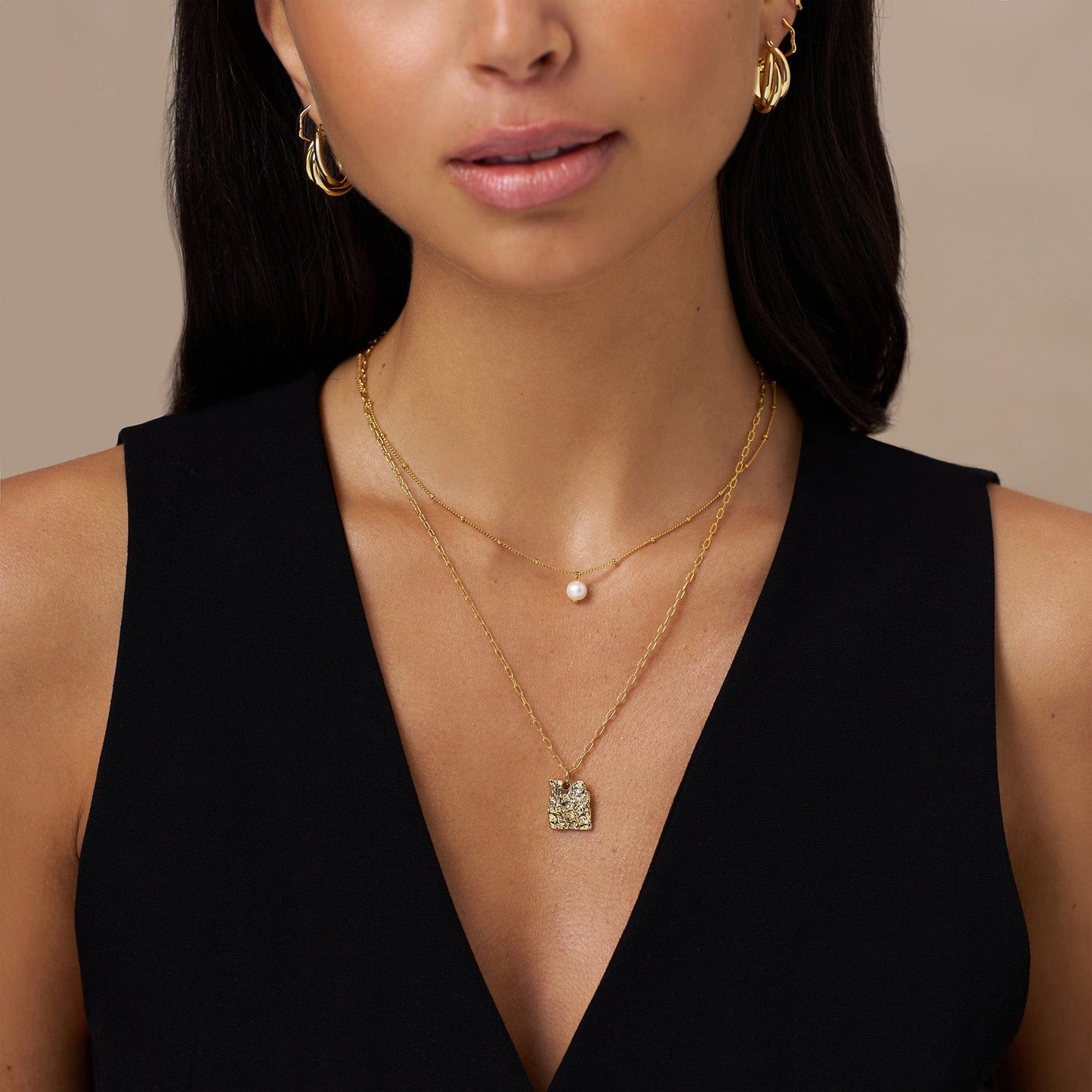 Janna – Collar Satélite con Perlas Dorado