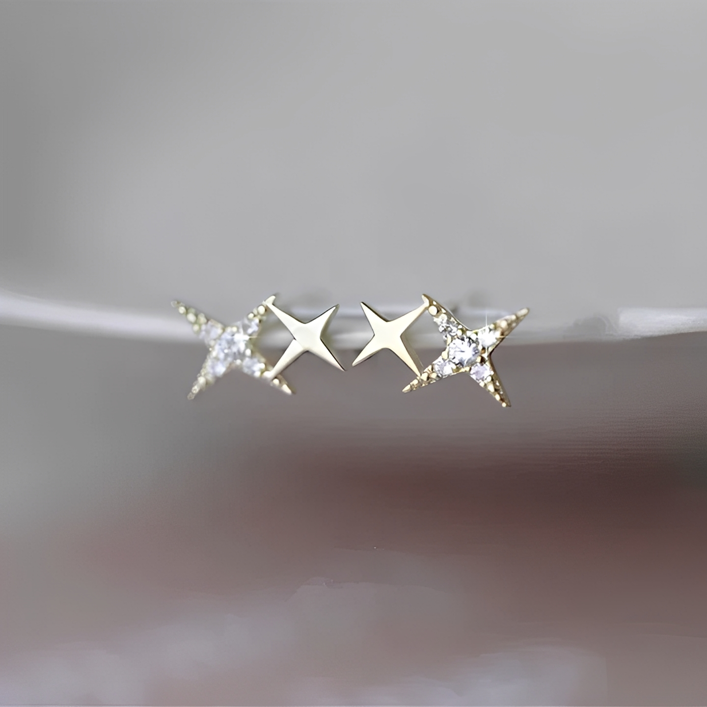 Iya – Pendientes de Estrella en Oro con Circonitas