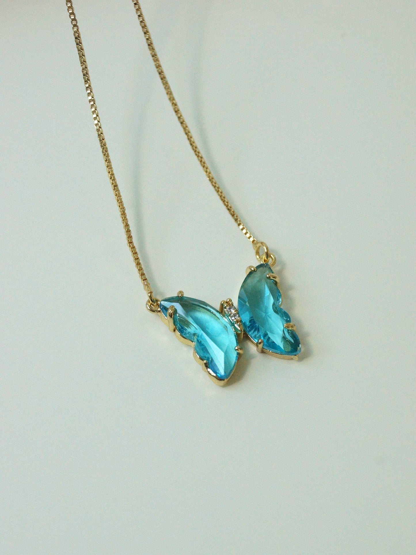 Aurora - Collar de Mariposa de Cristal Aqua