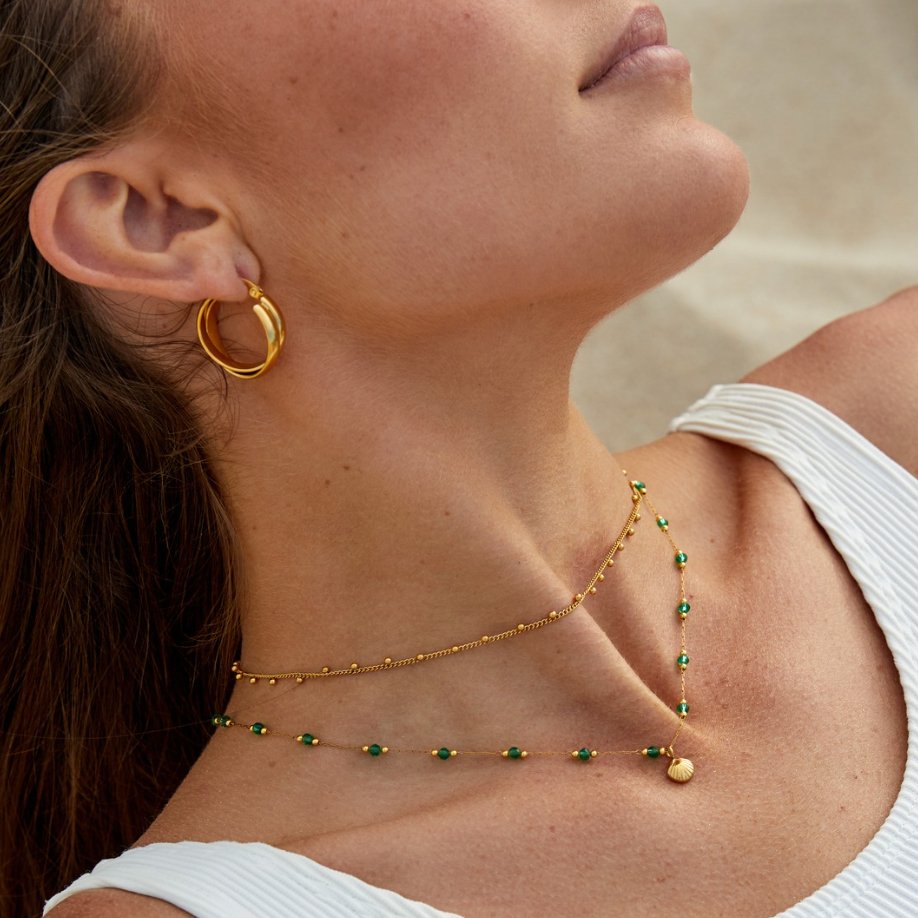Nerissa – Collar Dorado Concha y Perlas Verdes