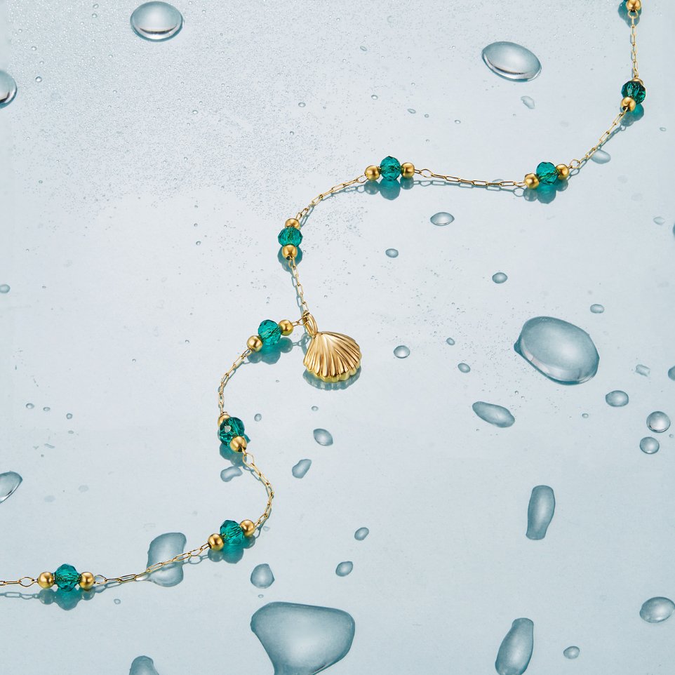 Nerissa – Collar Dorado Concha y Perlas Verdes
