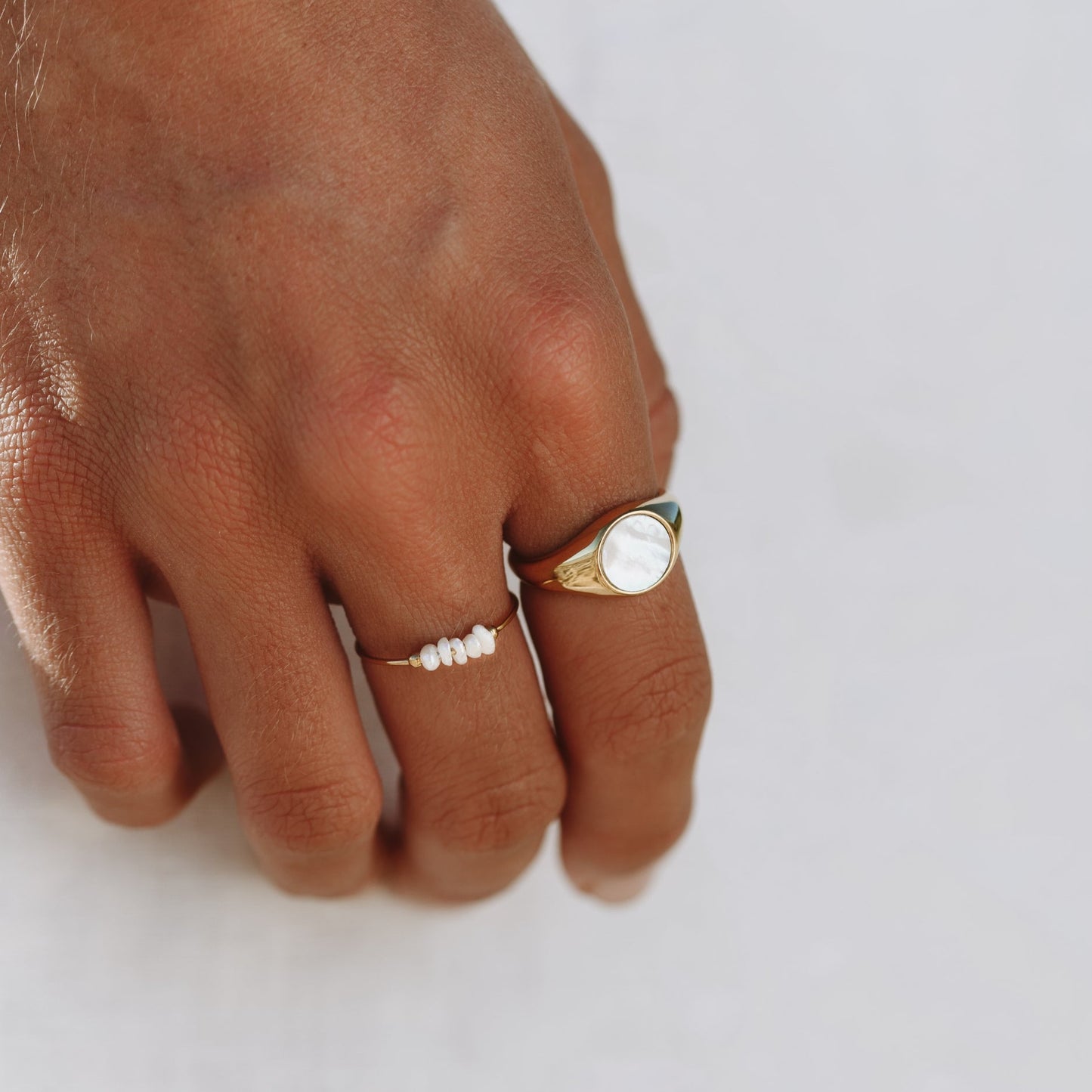 Lina – Anillo con Mini Perlas Naturales