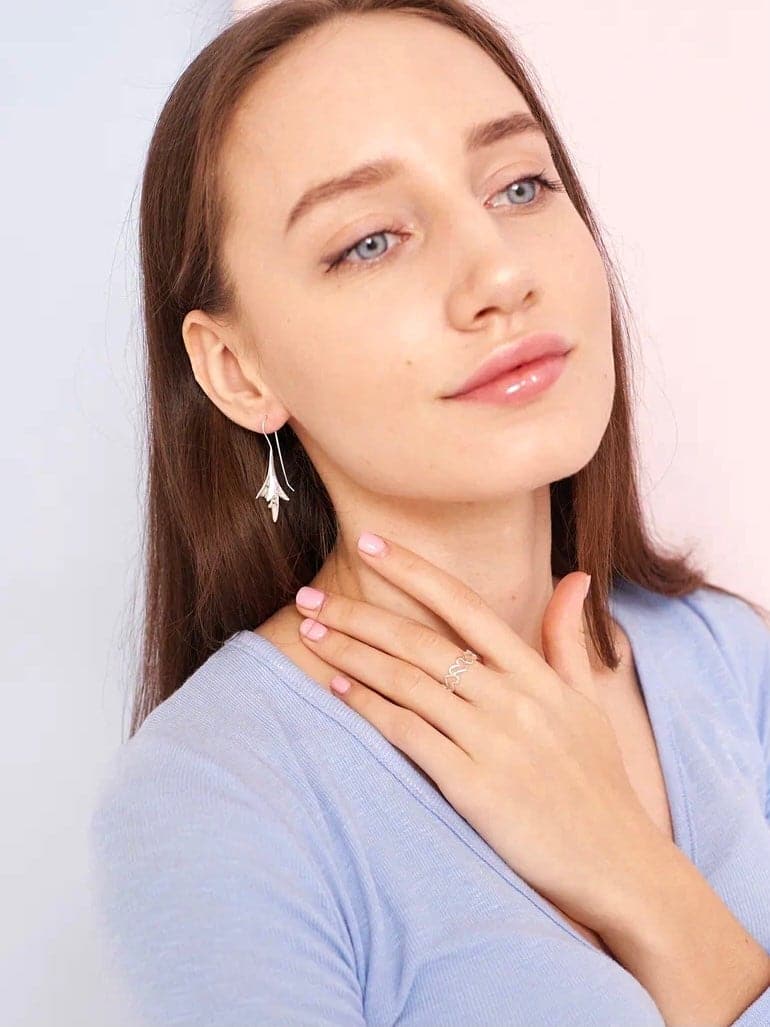 Pendientes de Ganchos con Flores de Jazmín en Plata