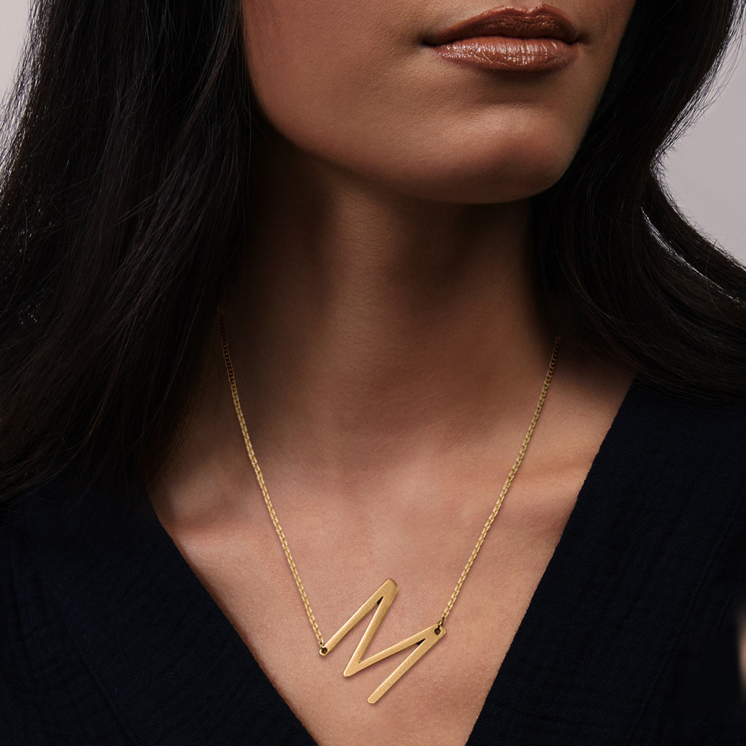 Inez – Collar Inicial Declarativo