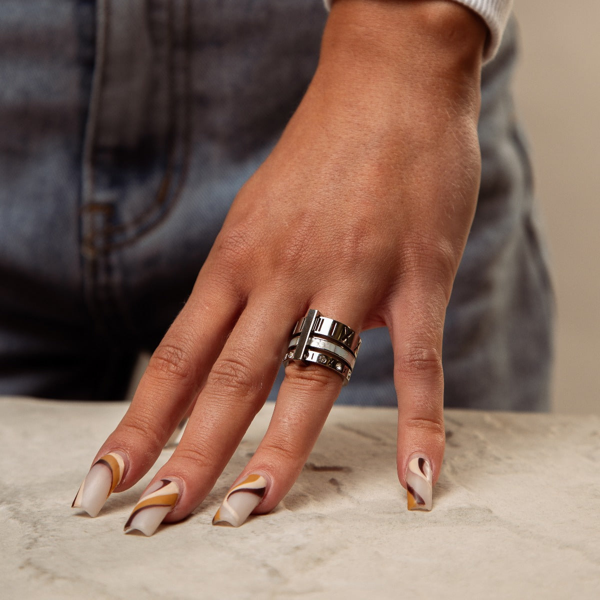 Isabelle – Bague Triple Apilada con Piedras Brillantes