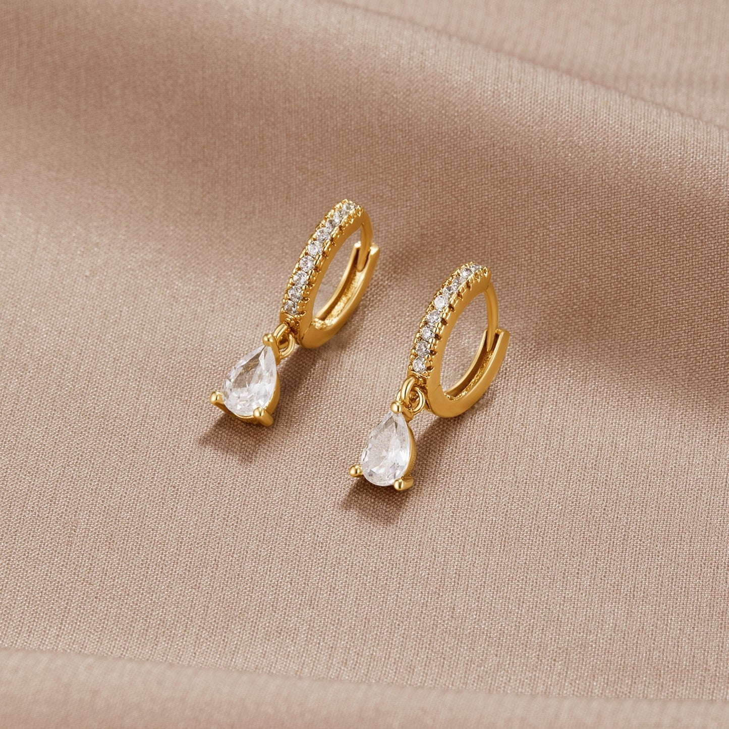Aros dorados White Ivory CZ