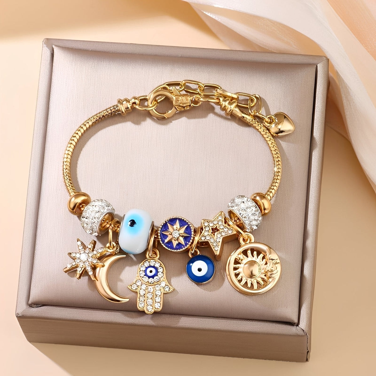 Pulsera con charms para mujeres con mano de Hamsa, ojo protector y colgantes celestiales