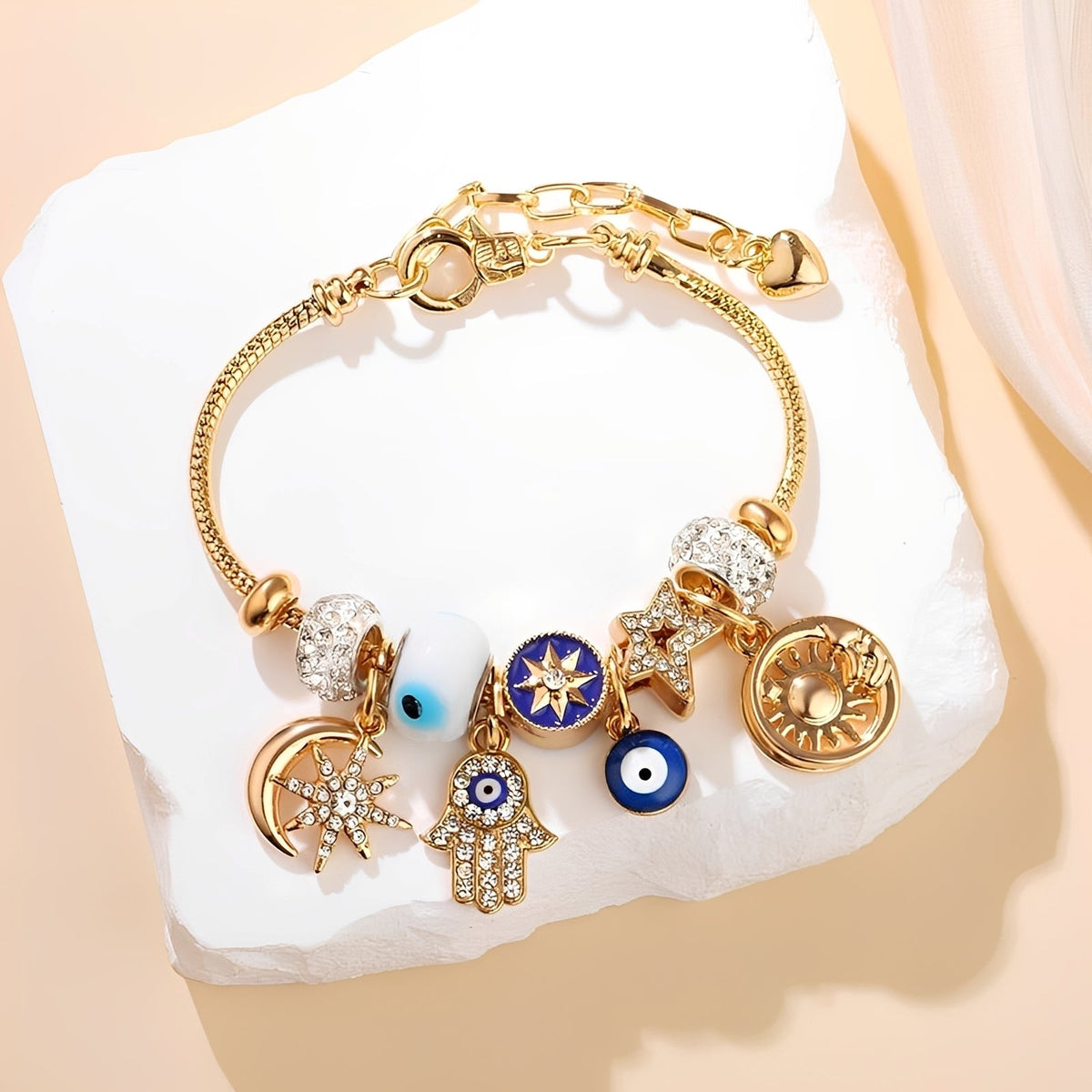 Pulsera con charms para mujeres con mano de Hamsa, ojo protector y colgantes celestiales