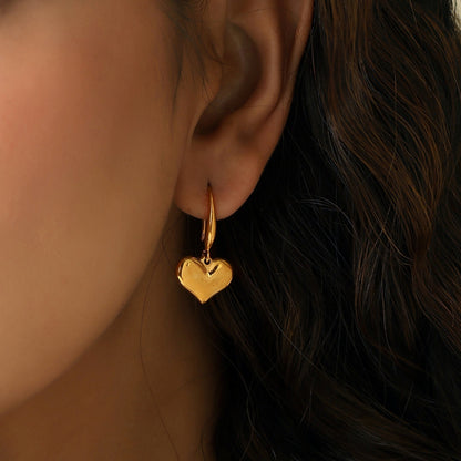 Amora – Pendientes Corazón 3D Elegantes