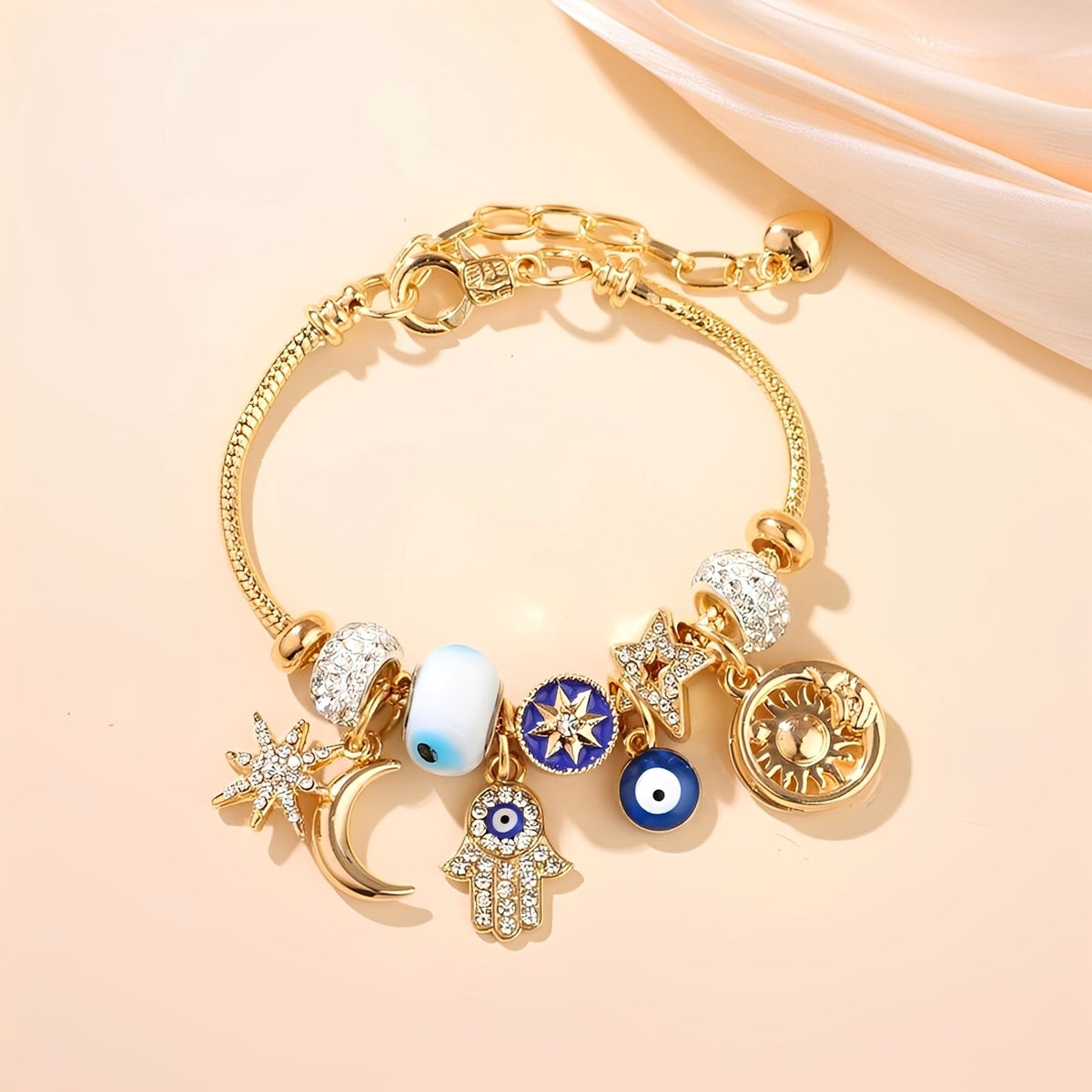 Pulsera con charms para mujeres con mano de Hamsa, ojo protector y colgantes celestiales