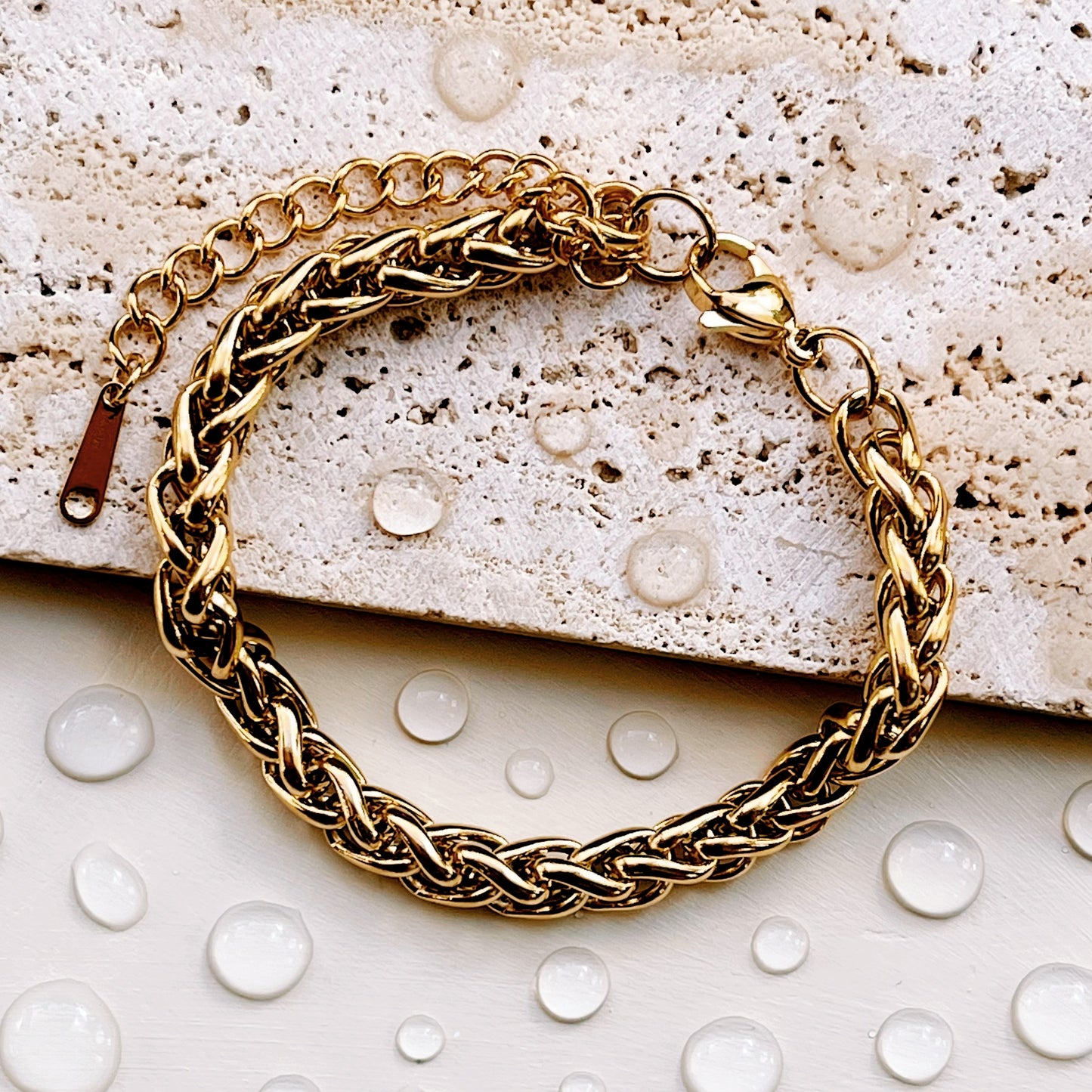 Evelyn – Pulsera Dorada Cadena Trenzada Gruesa