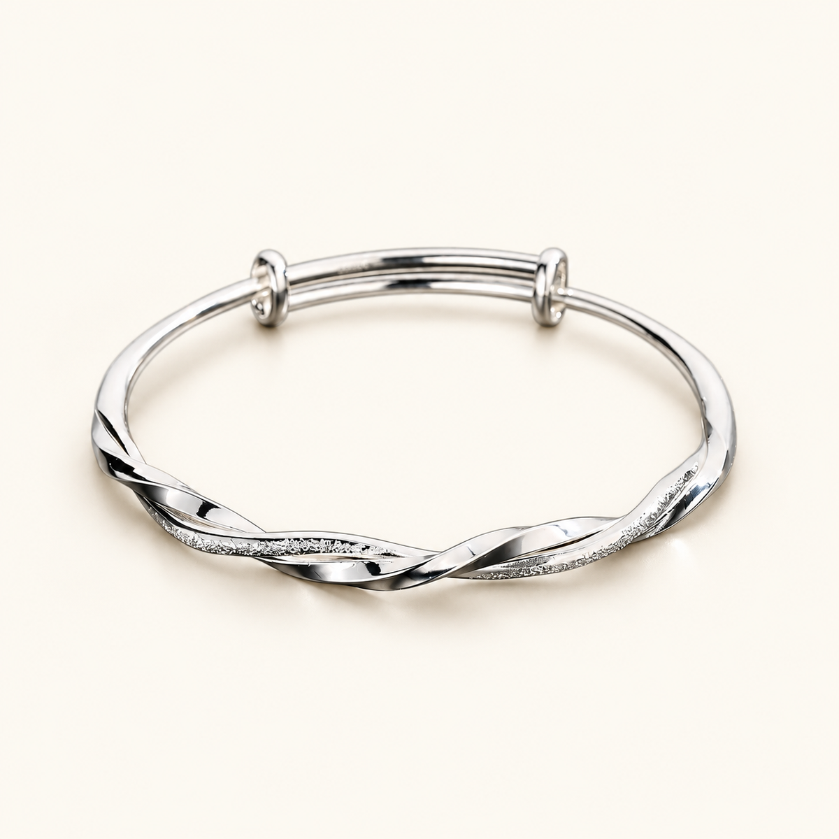 Brazalete ajustable de mujer con diseño retorcido
