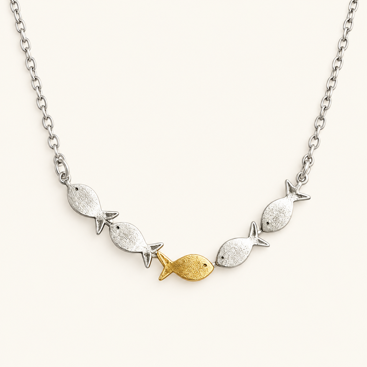 Collar de dama con colgante de pez
