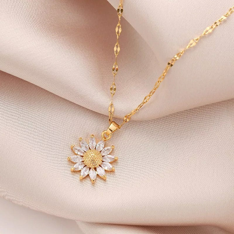 Jennie – Collar Girasol en Cristal y Acabado Dorado