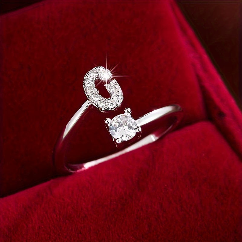 Nova – Anillo Moderno Abierto con Inicial y Circonitas