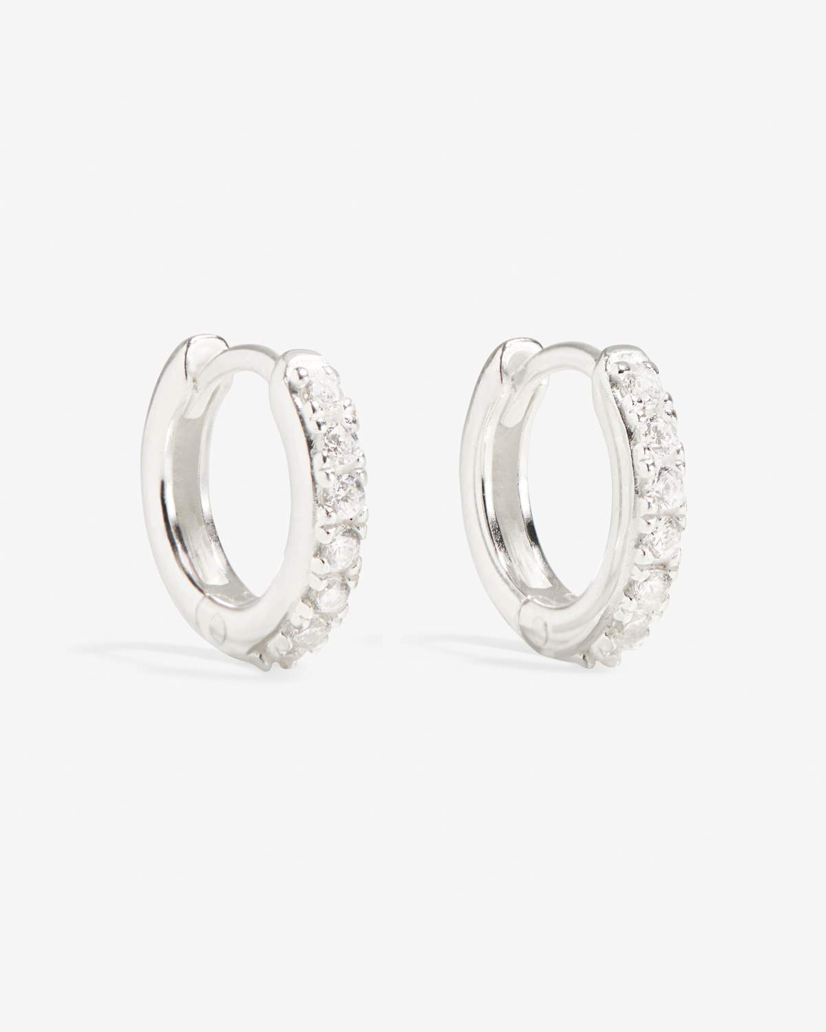 Cleo - Huggies de Plata con Micro Pavé