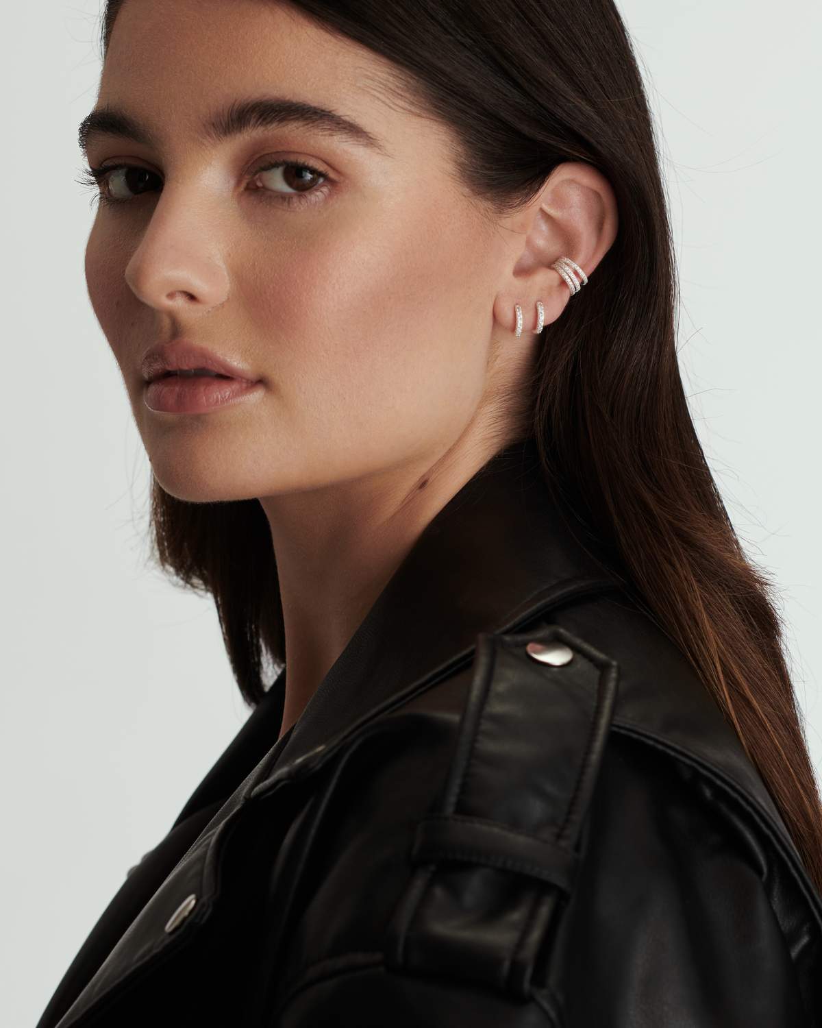 Cleo - Huggies de Plata con Micro Pavé