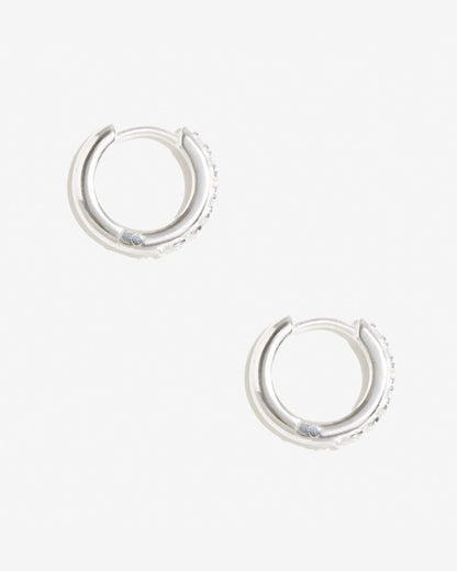 Cleo - Huggies de Plata con Micro Pavé