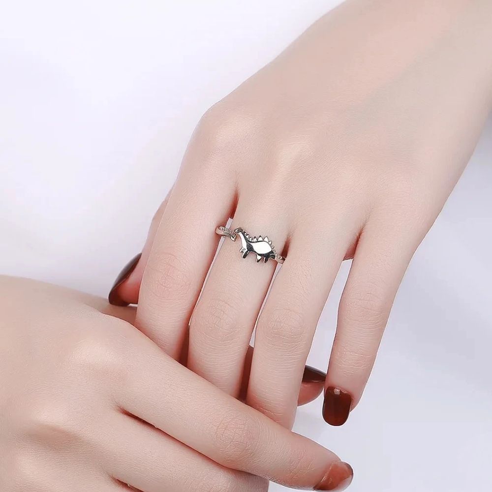 Anillo de Dinosaurio Ajustable con Diseño Abierto