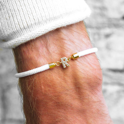 Calla – Pulsera Inicial Grabada Ajustable
