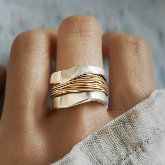 Thalia – Anillo de Plata con Hilos Dorados entrelazados