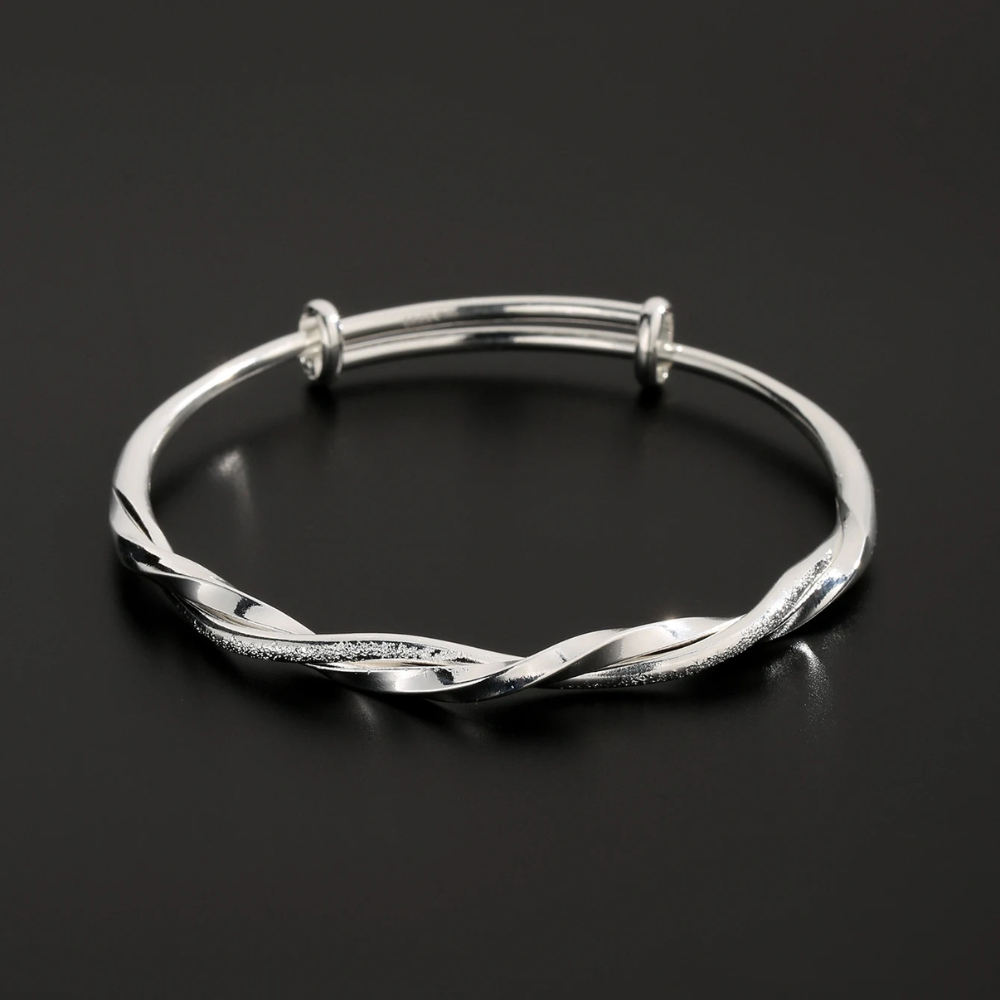 Brazalete ajustable de mujer con diseño retorcido