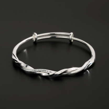 Brazalete ajustable de mujer con diseño retorcido