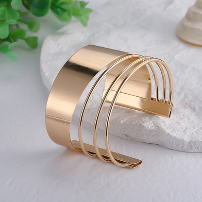 Yuki – Pulsera Vintage Clásica Dorada