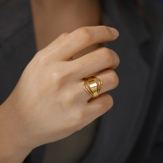 Britanny – Anillo llamativo elegante en oro