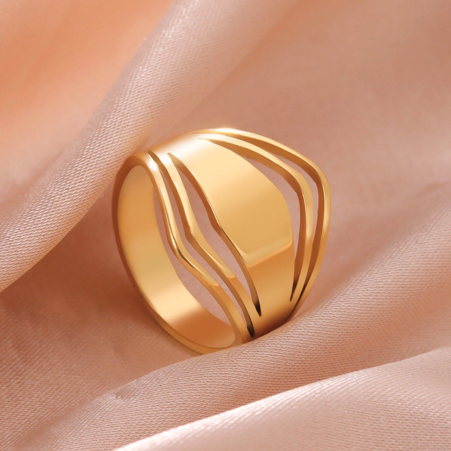 Britanny – Anillo llamativo elegante en oro
