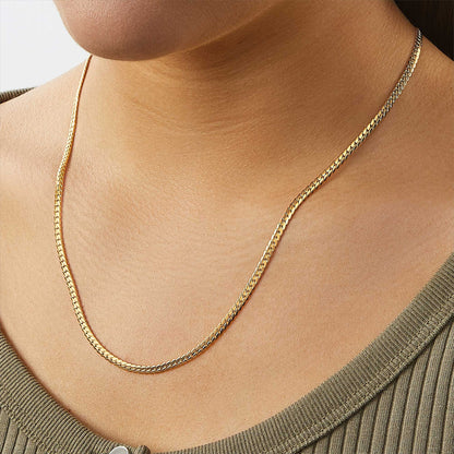 Vera – Collar de Cadena en Hueso de Sándwich de Oro